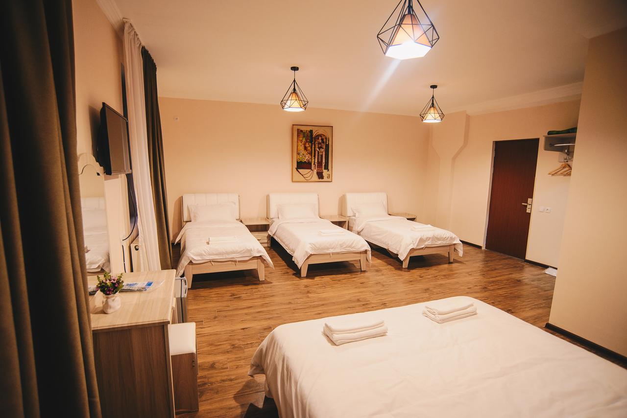 Hotel Sani Kutaisi Esterno foto